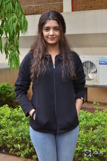 Ritika-Singh-at-Guru-Movie-Success-Meet